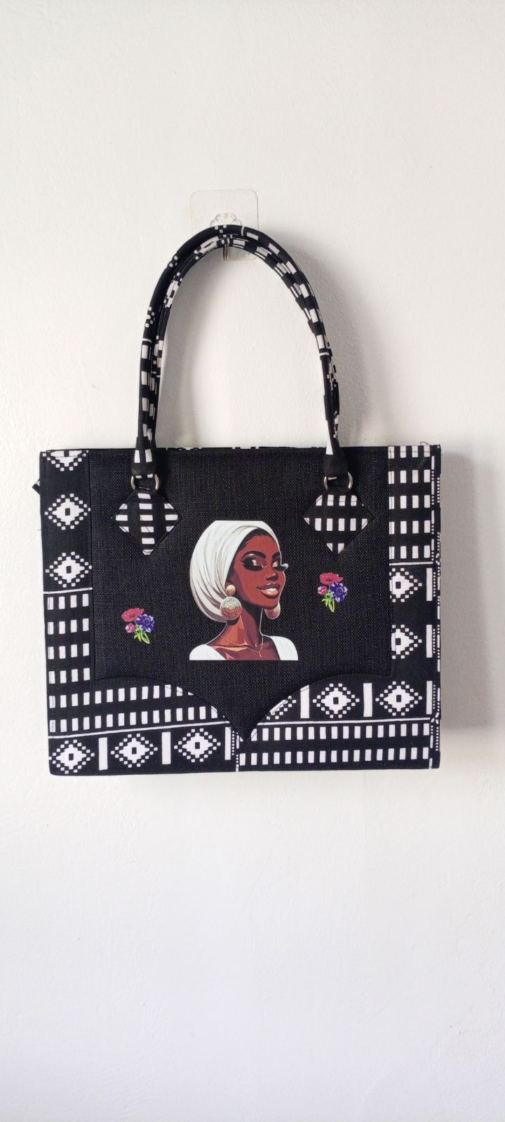 Sac Cabas "Portrait Dakaroise" : Élégance et Art Contemporain