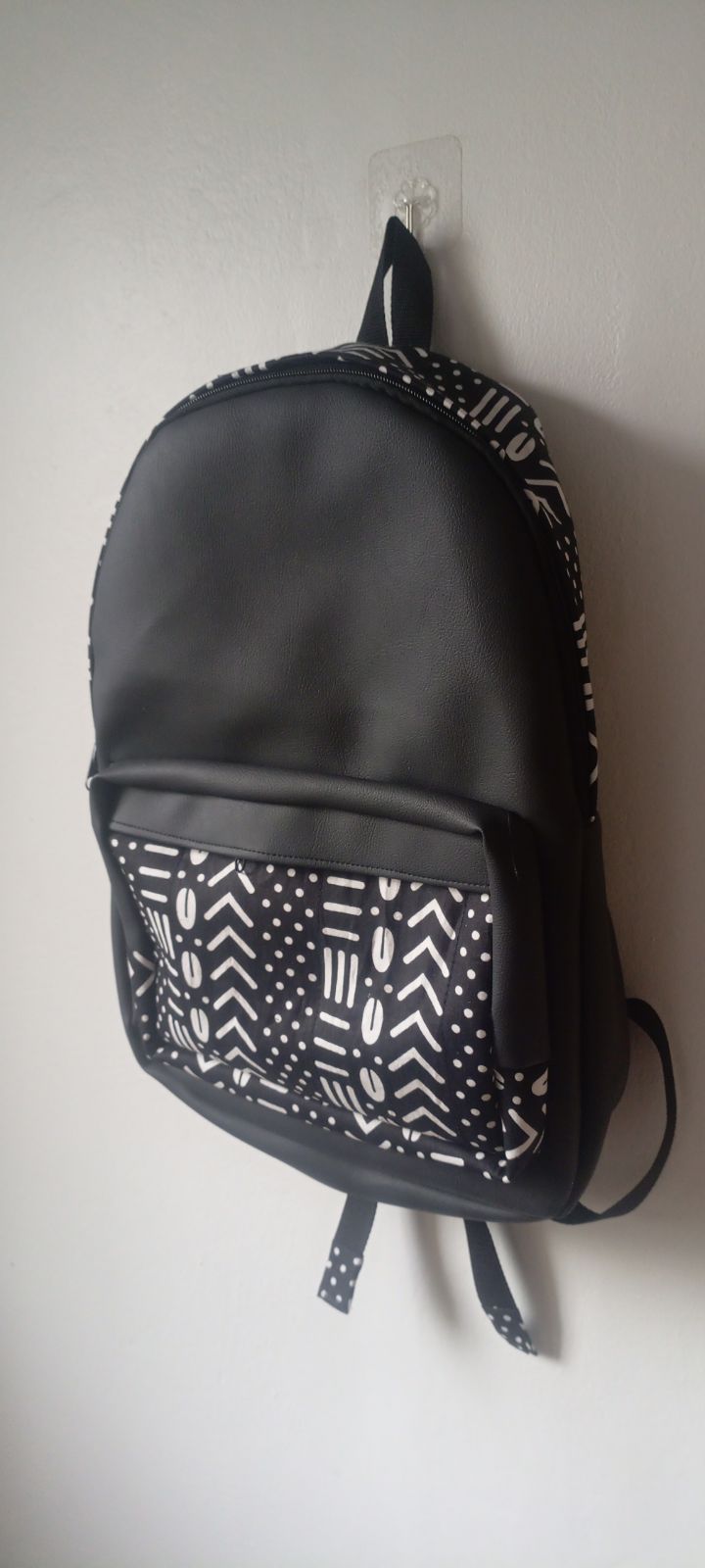 Sac à Dos "Urbain Graphique" : Design Noir et Blanc Contemporain