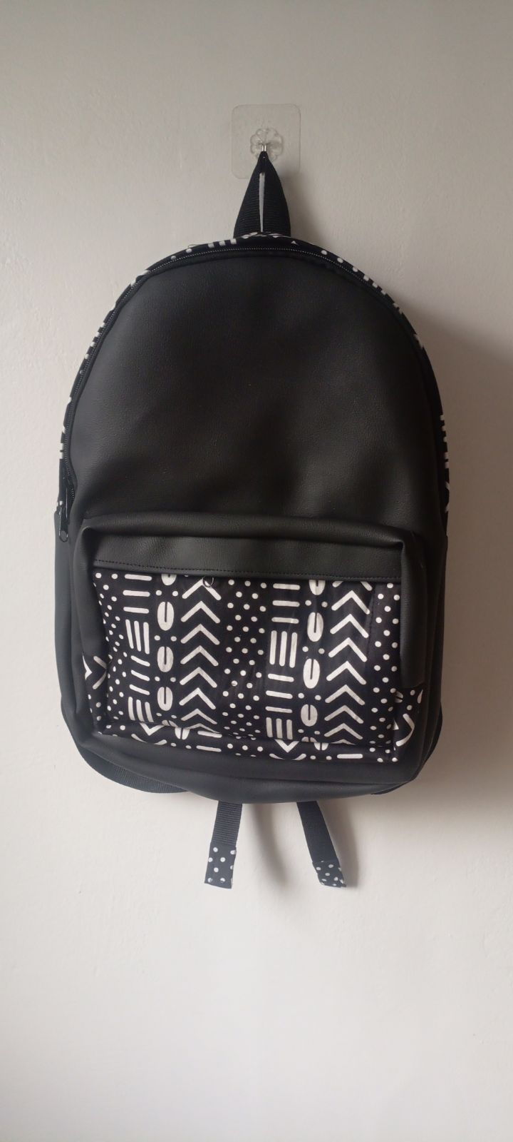 Sac à Dos "Urbain Graphique" : Design Noir et Blanc Contemporain