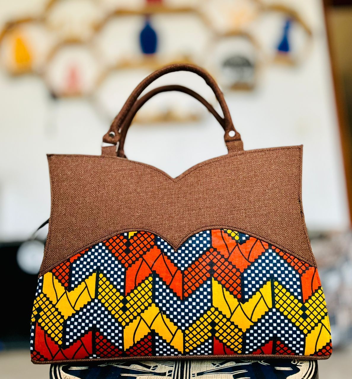 Sac Cabas "Teranga Signature" : Forme Structurée et Wax Vibrante