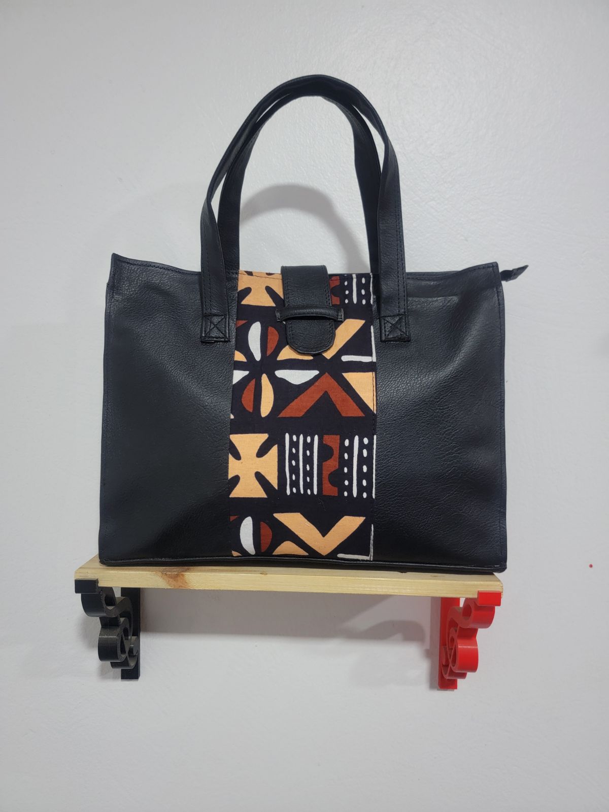 Sac à main "Dakar Chic Classique" : Allure Structurée et Touche Artisanale