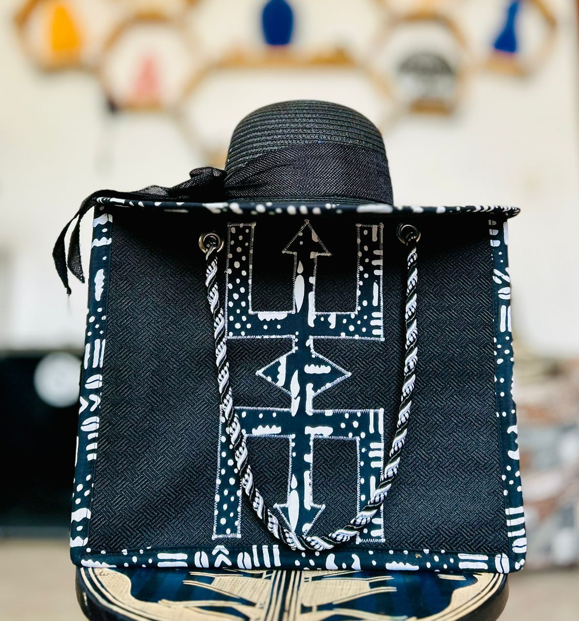 Ensemble "Ndar Chic" : Cabas Graphique et Capeline Noire