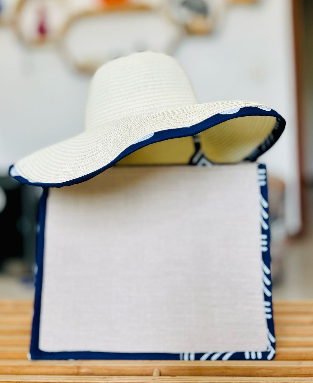 Sac "Plage Élégance" : Cabas Transparent à Motif Traditionnel